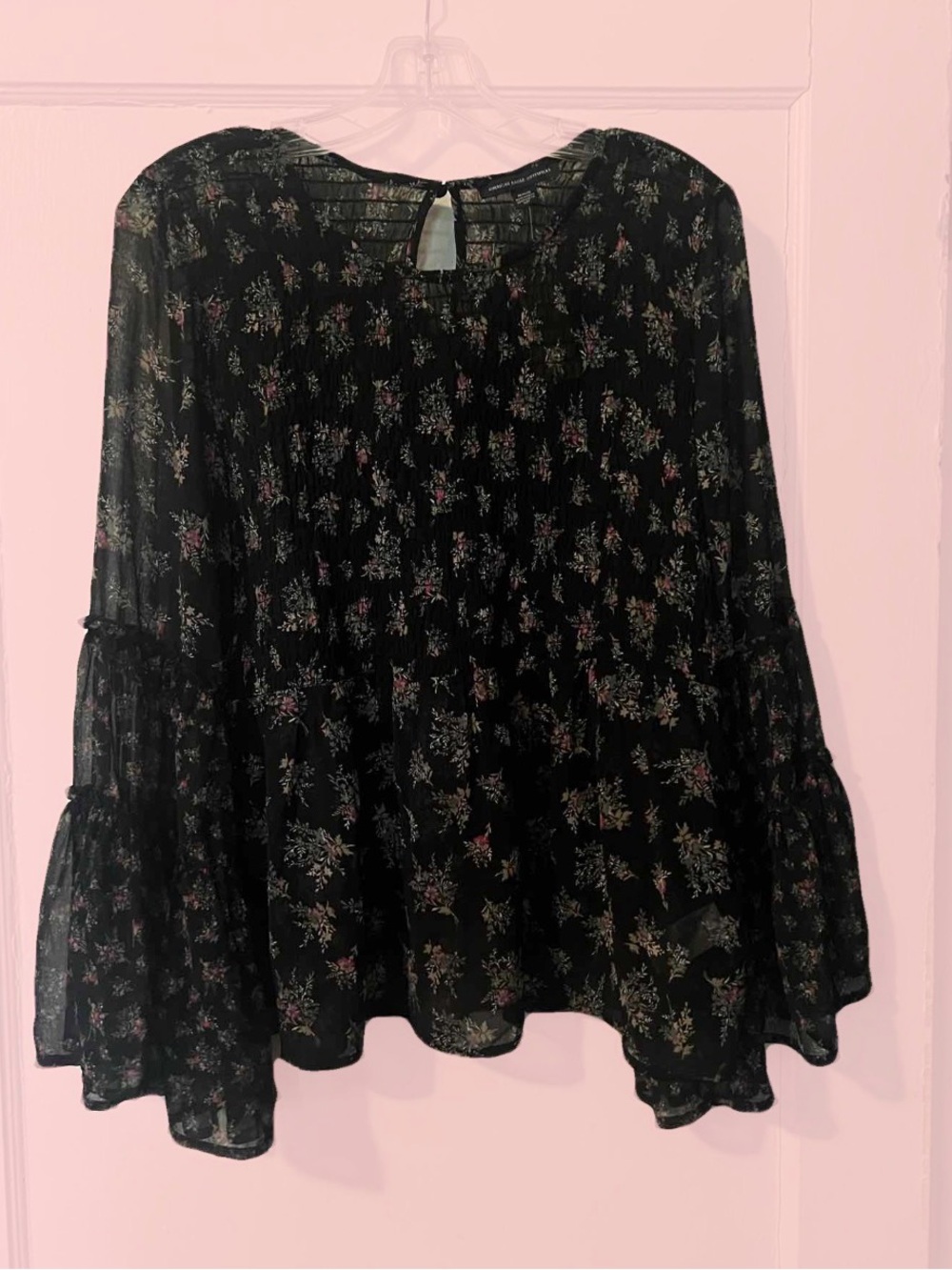 🖤🌸 NWT American Eagle Smocked Floral Bell Sleeve Top — Size M
